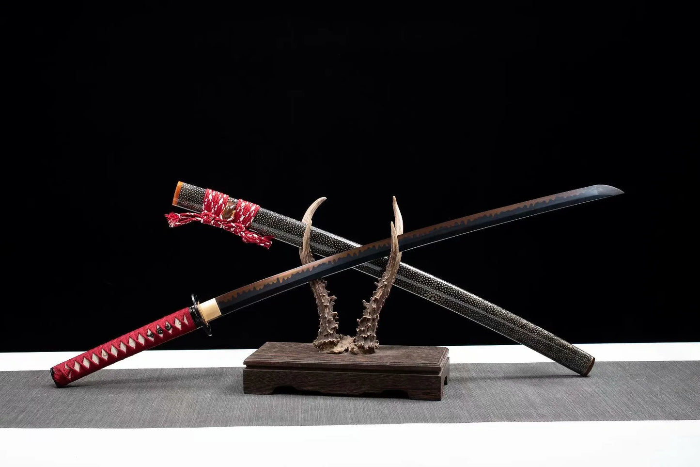 Katana Date (T10 Steel & Genuine Hamon & Ray Skin)