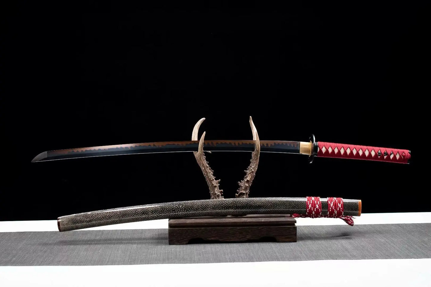 Katana Date (T10 Steel & Genuine Hamon & Ray Skin)
