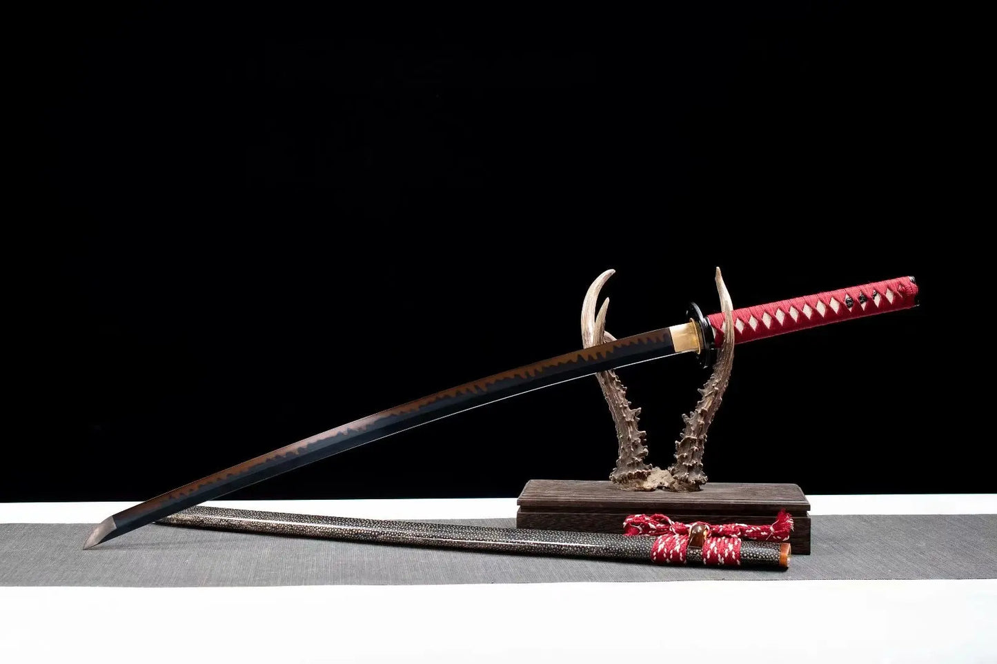 Katana Date (T10 Steel & Genuine Hamon & Ray Skin)